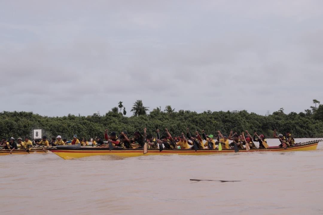 ybkarimhamzah's tweet photo. Congrats to winners of this year’s Pesta #Benak #Regatta in #Simanggang Stiff competition among #paddlers who vied for top honours. It’s great to see local folks in Sri Aman & its vicinities converging here after a 4 yr hiatus @JapenSarawak @bernamadotcom @rtm_swk @SarawakTravel https://t.co/XeB3KwrF2L