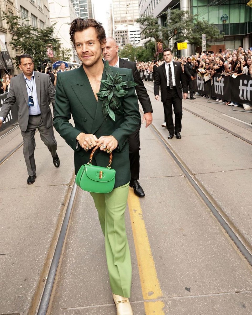 hsdaily's tweet photo. Harry attends the #MyPoliceman Premiere during the 2022 Toronto International Film Festival #TIFF22  - September 11 https://t.co/HQU9UaZt0k