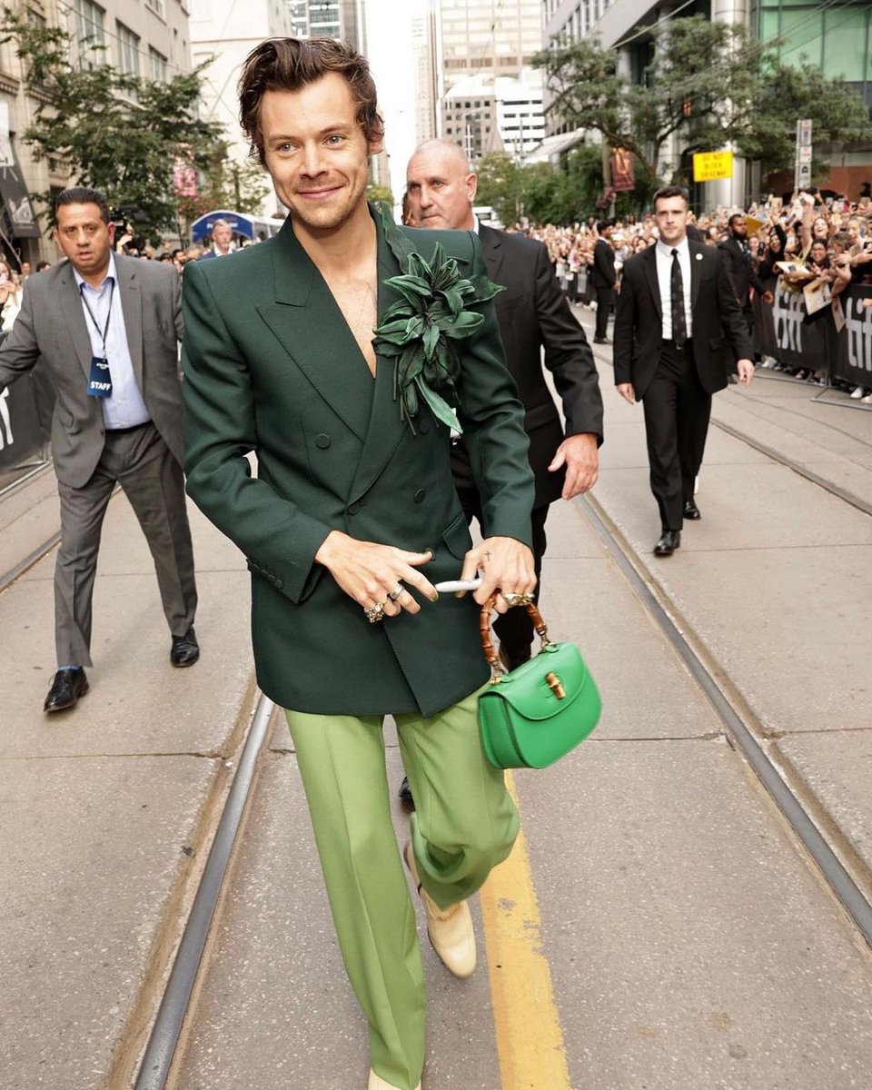 hsdaily's tweet photo. Harry attends the #MyPoliceman Premiere during the 2022 Toronto International Film Festival #TIFF22  - September 11 https://t.co/HQU9UaZt0k