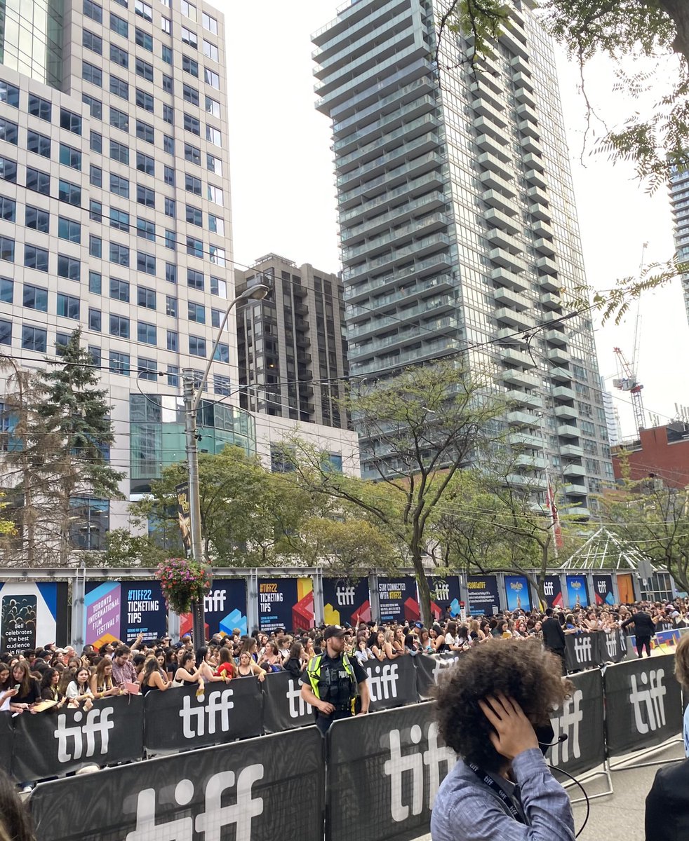 Shu_Sarah's tweet photo. A sea of TIFF fans 😅 https://t.co/Y6DXtwgJdb
