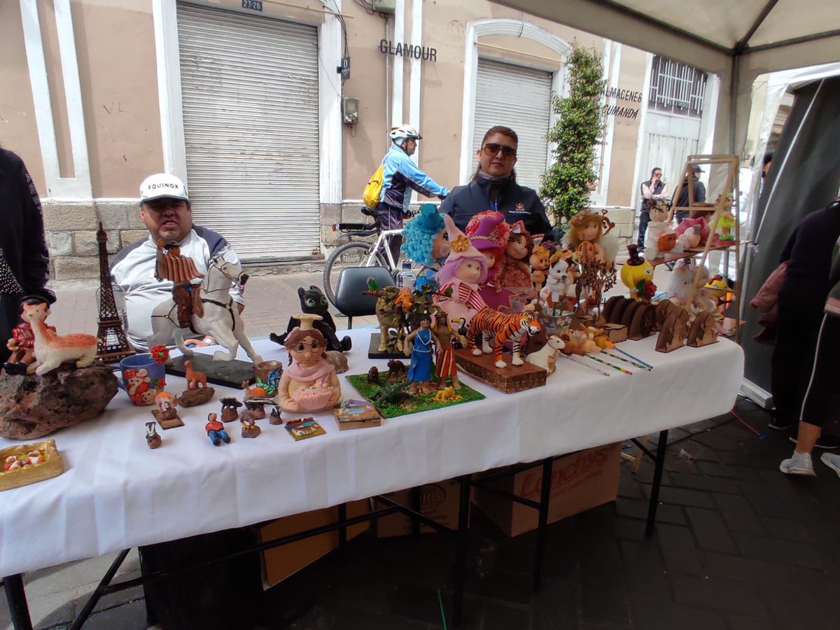 MuniRiobamba's tweet photo. Participamos en la Feria de Emprendimientos organizada por #DíaDeLaRepública alrededor de 60 expositores que pertenecen a los proyectos de #PlazaVida #EmprendeRiobamba #ComercioJusto más #Emapar #Emmpa y de nuestros centros ocupacionales https://t.co/KiYlw2I8yY
