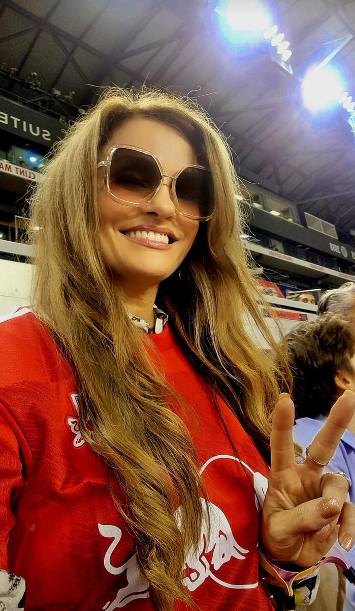 El New York Red Bull, el equipo de fútbol de la gran manzana y uno de los más importantes de los Estados Unidos 🇺🇸 Alegría y pasión 💕 <a href="/RedBullArena/">chopper</a>   #aura #auracristinageithner #NewYork #happy #smile #lifestyle #estadio #redbullarena  #comunidadlatina #USA #Mexico #Colombia