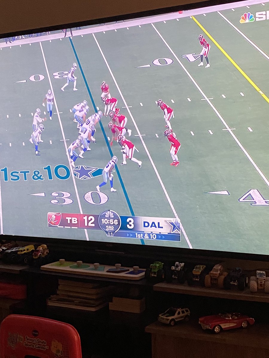 JenWahl0's tweet photo. Literally says TB 12 lol.  #TomBrady #NFL #NBC https://t.co/VyrUDiMIbB