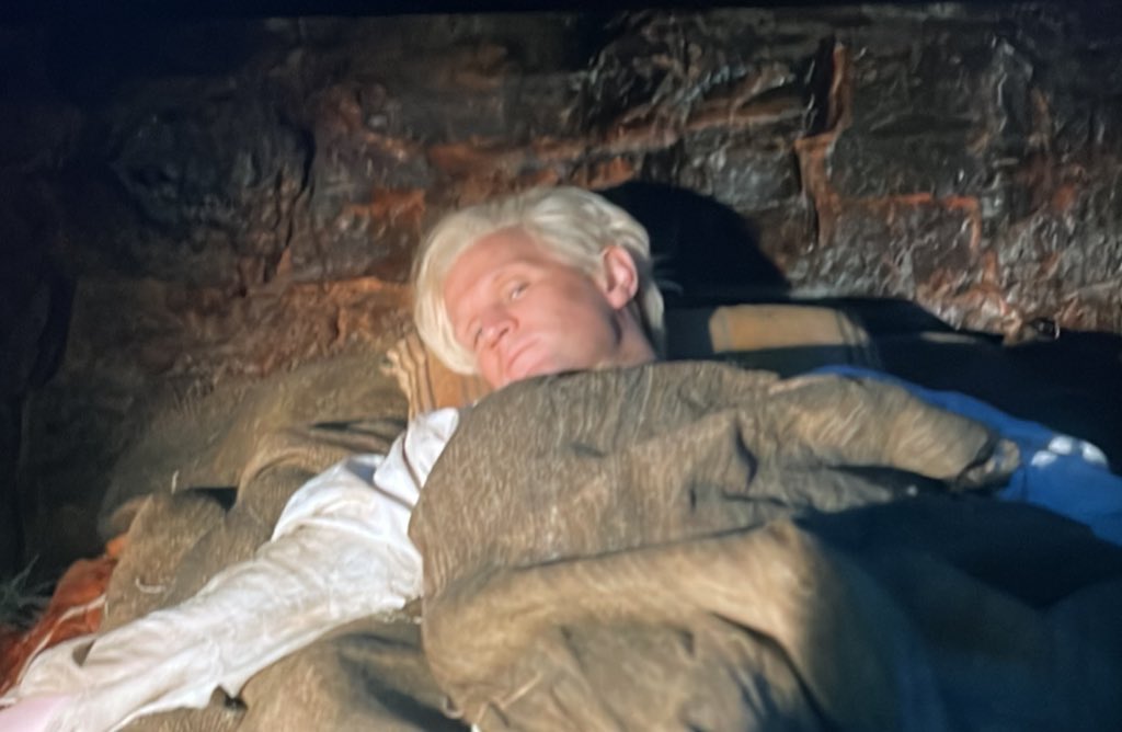 yiaundy's tweet photo. Yo cuando suene la alarma mañana:
 #HouseOfTheDragon https://t.co/7nitvu1Plg