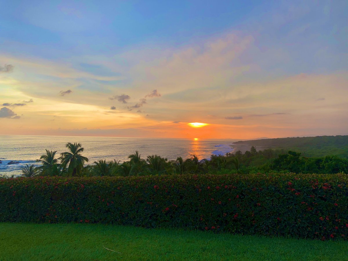 Quadratinoaxaca's tweet image. Estupenda imagen de Puerto Escondido en la cuenta de @KajsAidee para despedirnos este domingo 11 de septiembre. ¡Hasta mañana!, buen inicio de semana.