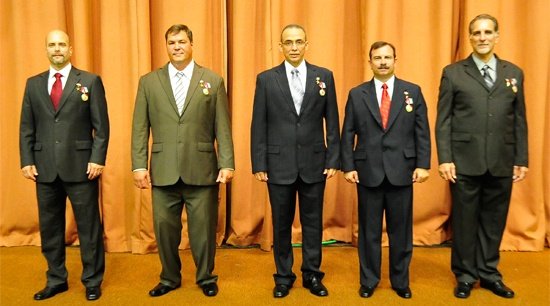 En EEUU son arrestados el 12/9/1998: Antonio Guerrero Rodríguez, Fernando González Llort, Gerardo Hernández Nordelo, Ramón Labañino Salazar y René González Sehwerert.
Contra ellos se desarrolló el proceso jurídico más injusto de la historia de EEUU.
#PorCubaVenceremos