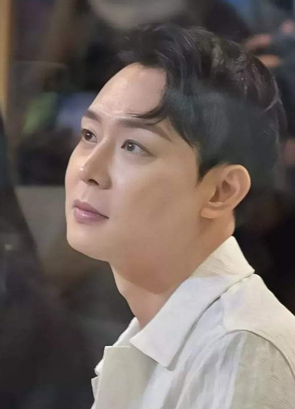 Cassidy85_'s tweet photo. You have always had that look so full of warmth, no matter how much the past hurts or now you always have that look. and most importantly, you never let anyone step on your hope and faith in a happy tomorrow. That's why I want to hug you and wish for you all the ways to be happy https://t.co/NE2vfUUyoN