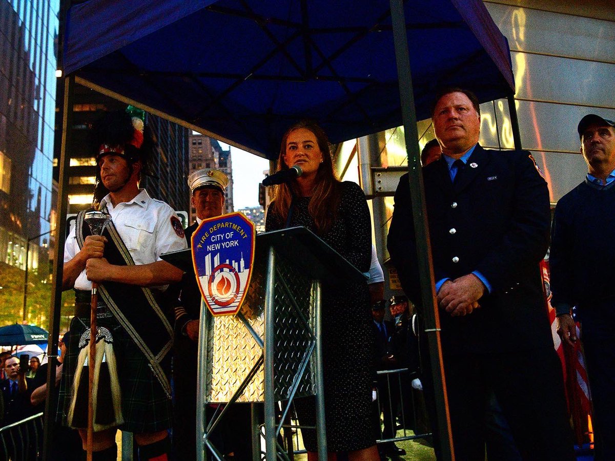 FDNY's tweet image. New Yorkers and visitors to our great city gather as the #FDNY Emerald Society Pipes and Drums band honors those who made the Supreme Sacrifice 21 years ago at their annual sunset tribute at FDNY #Engine10 and #Ladder10 #NeverForget Read more: bit.ly/3RVlY5H