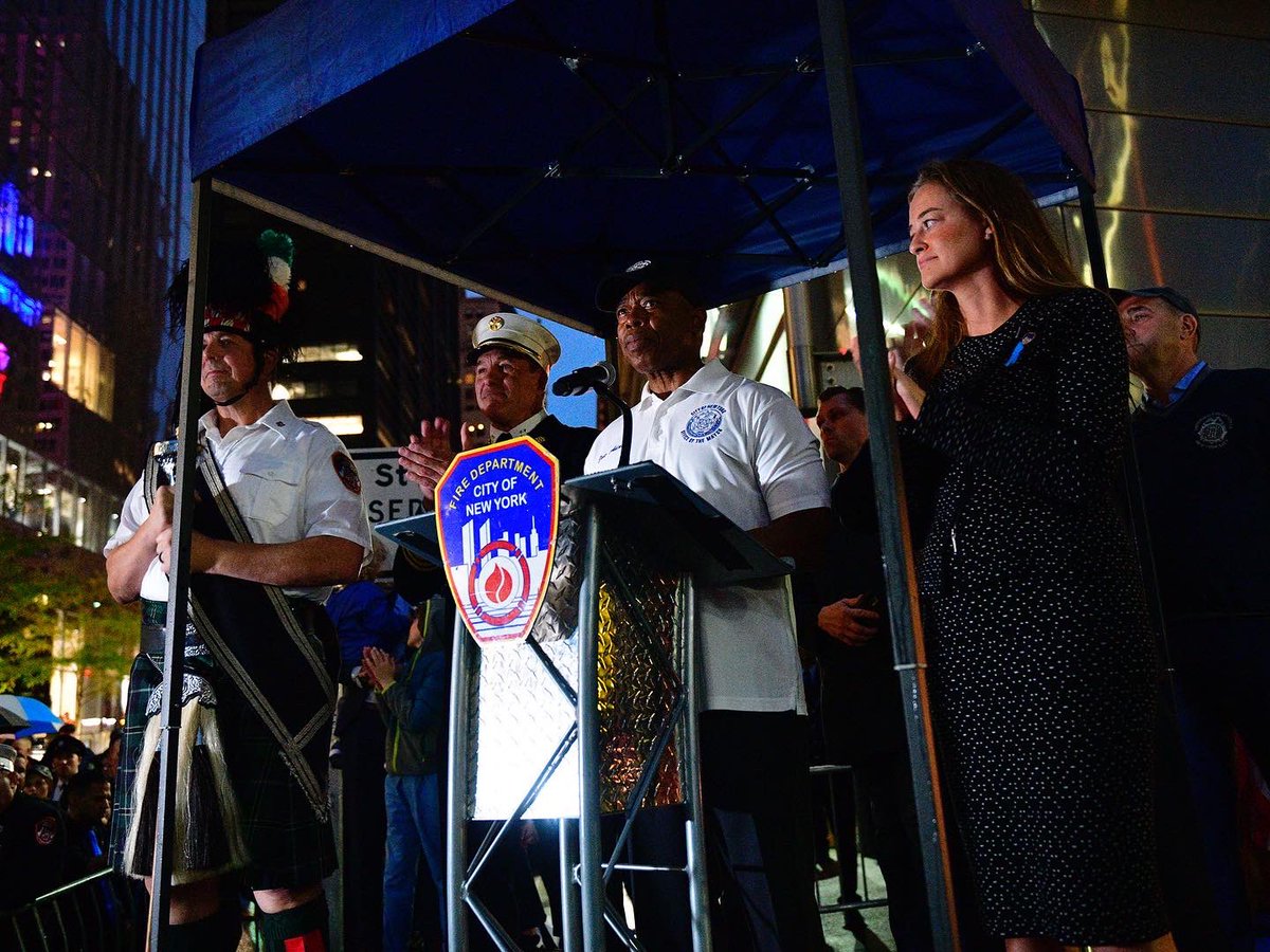 FDNY's tweet image. New Yorkers and visitors to our great city gather as the #FDNY Emerald Society Pipes and Drums band honors those who made the Supreme Sacrifice 21 years ago at their annual sunset tribute at FDNY #Engine10 and #Ladder10 #NeverForget Read more: bit.ly/3RVlY5H