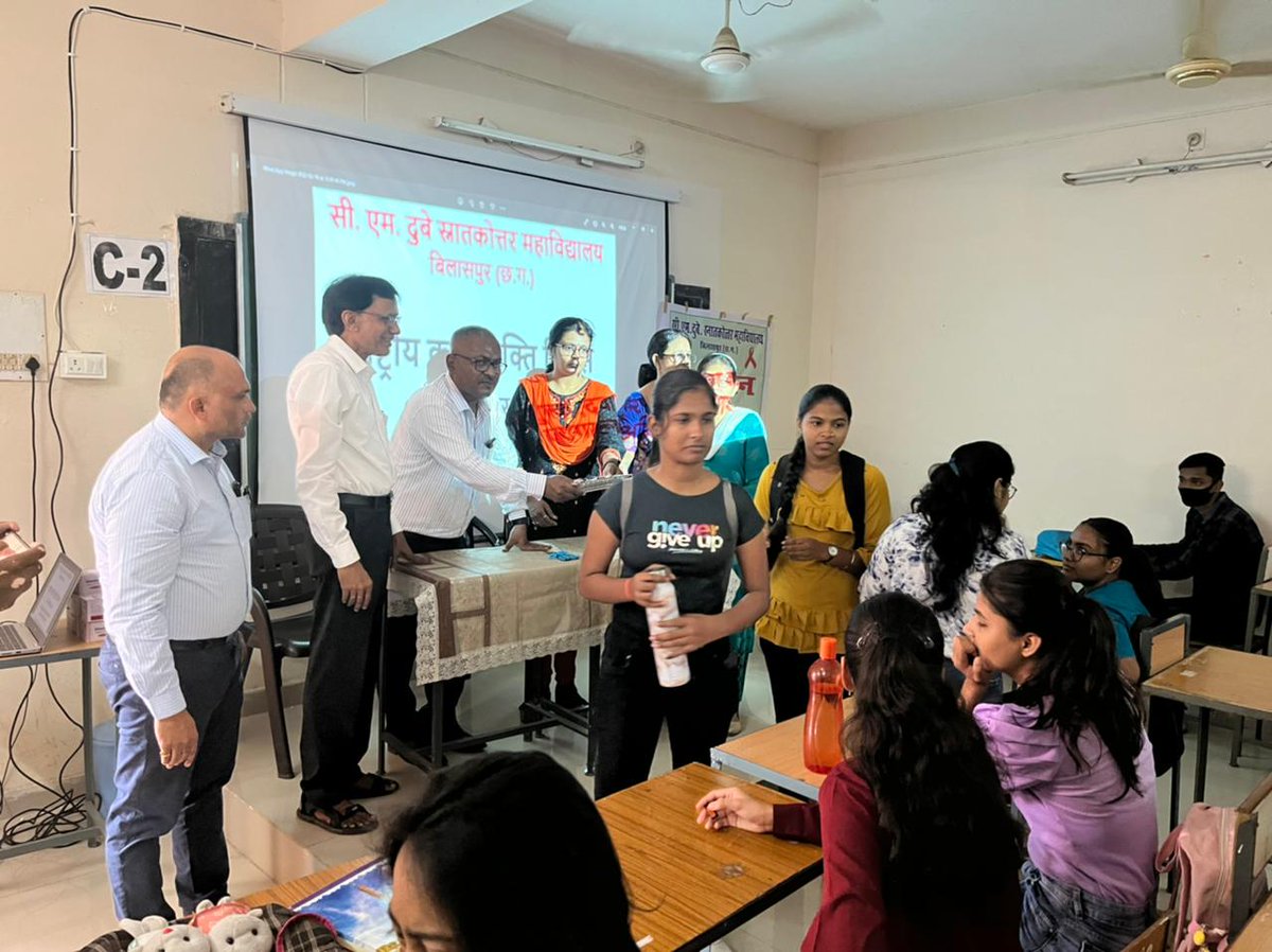 PlChandrakar's tweet photo. Krimi mukti diwas  CMD college nss unit jagrukta abhiyan dava vitaran https://t.co/G6A5fomM6C