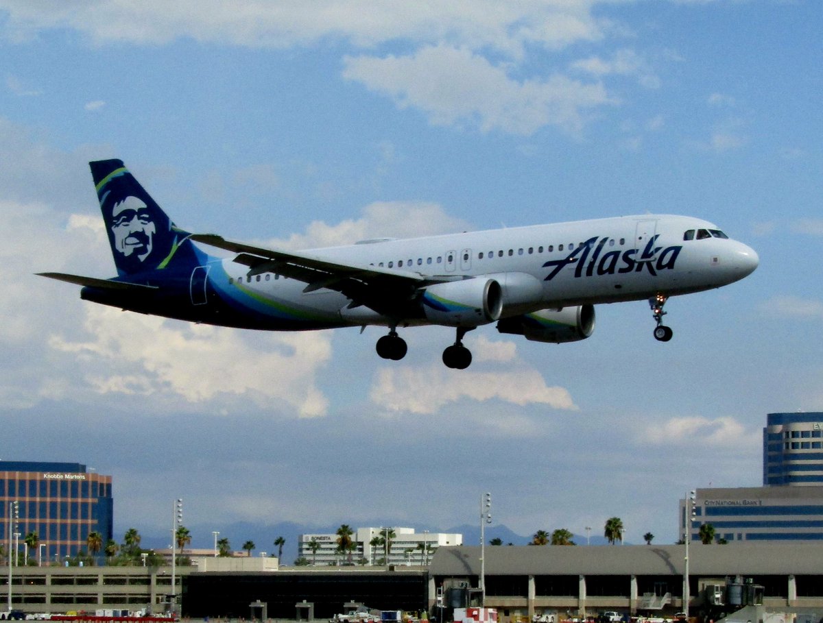 davidhcrocker's tweet photo. I've been taking an on-line #photo #composition course. The instructor talks about #balancing a photo. So I tried to this today with some shots @JohnWayneAir, balancing the #airplanes between the two buildings. @AlaskaAir @Allegiant #FrontierAir @SouthwestAir #avgeek https://t.co/9pWUbGH0sq
