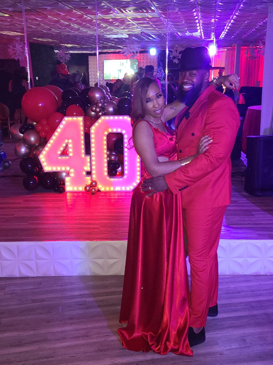 lilmsgreedy's tweet photo. Celebrating my Mister's 40th birthday!! Last night was definitely EPIC!!! #40thbirthday #EST1982 https://t.co/82BvLwV0mf