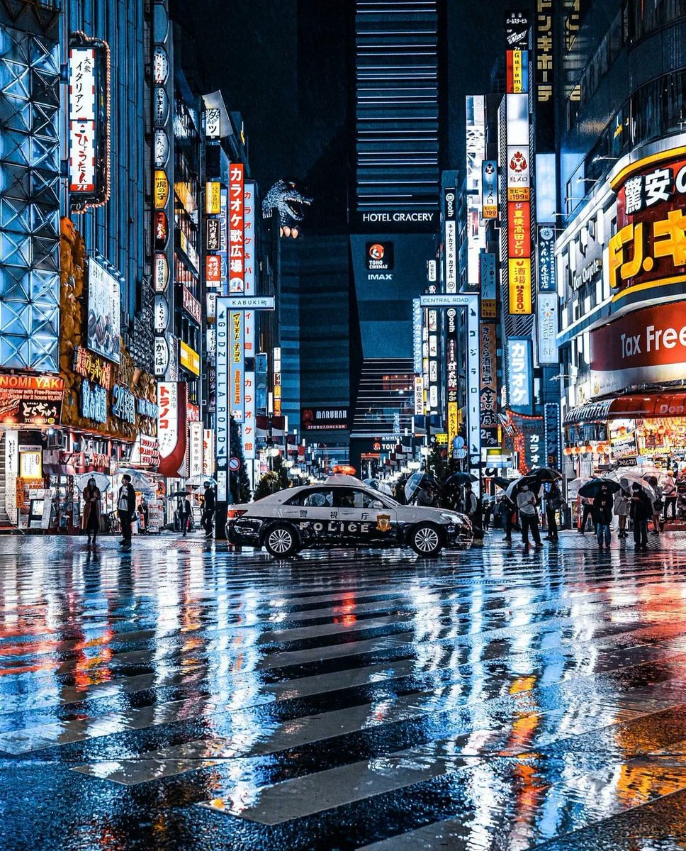 Tokyo, Japan 🇯🇵
📸: <a href="/jungraphy___/">Junya Watanabe | 写真集『夜光水景』</a> | IG