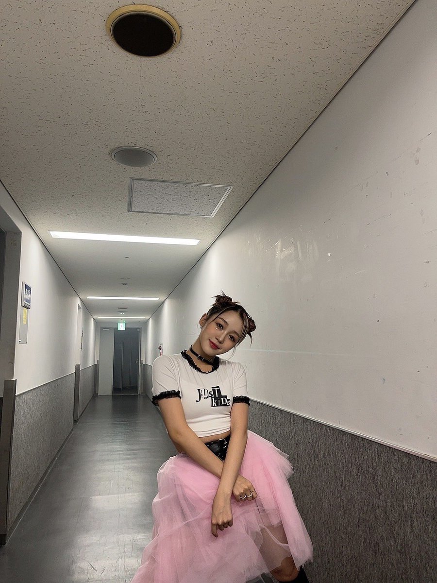 tinglongzz's tweet photo. minha bias line me servindo muito 🙏🙏🙏 https://t.co/rT6odTlXAw