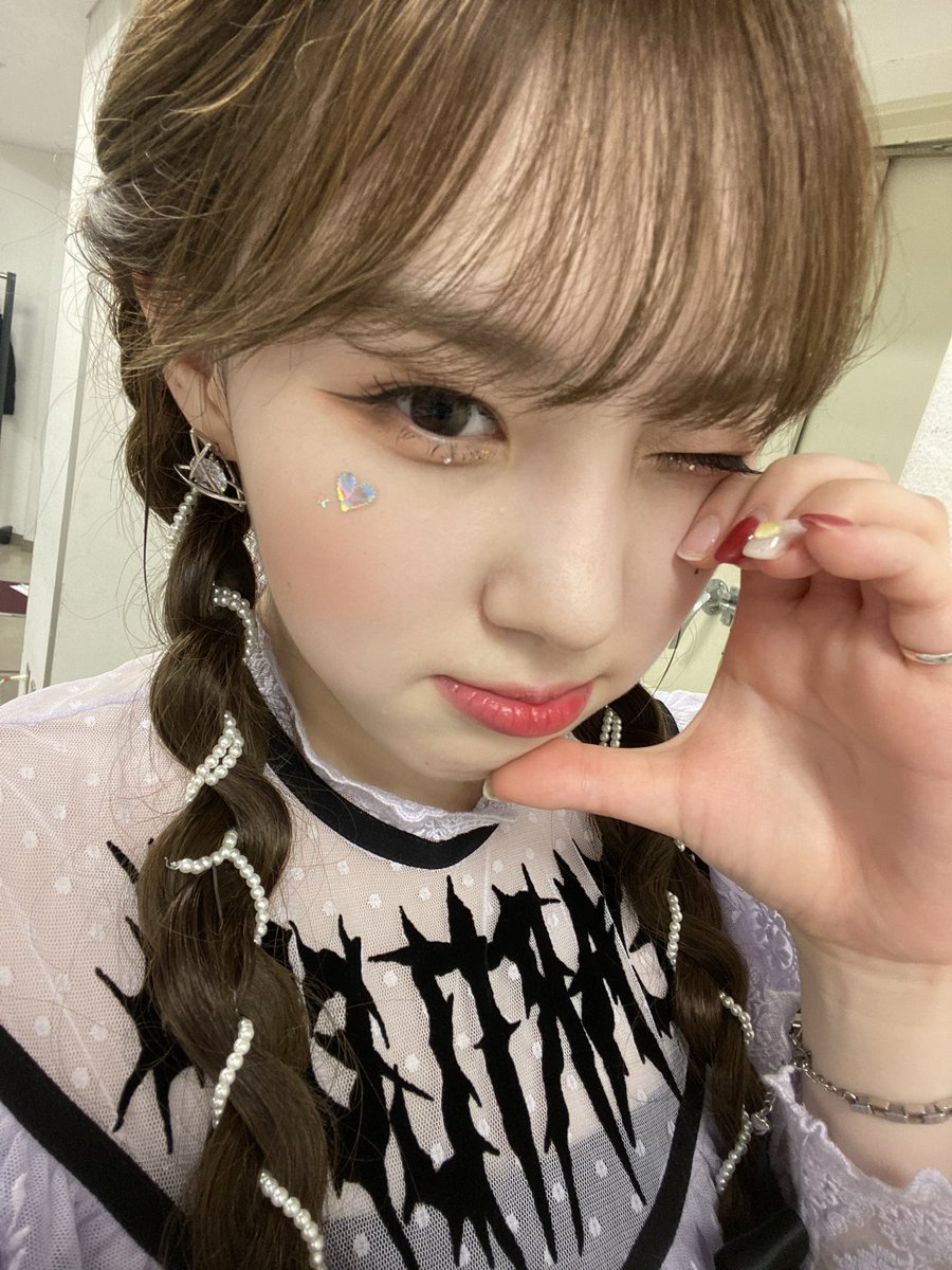 tinglongzz's tweet photo. minha bias line me servindo muito 🙏🙏🙏 https://t.co/rT6odTlXAw