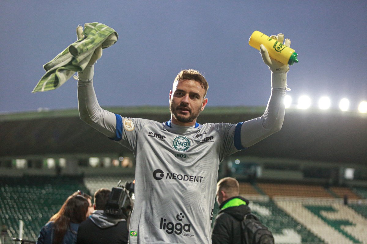 Coritiba's tweet photo. 🧤🇳🇬💪

📸 Felipe Dalke | Coritiba https://t.co/SvtBBVZvPR