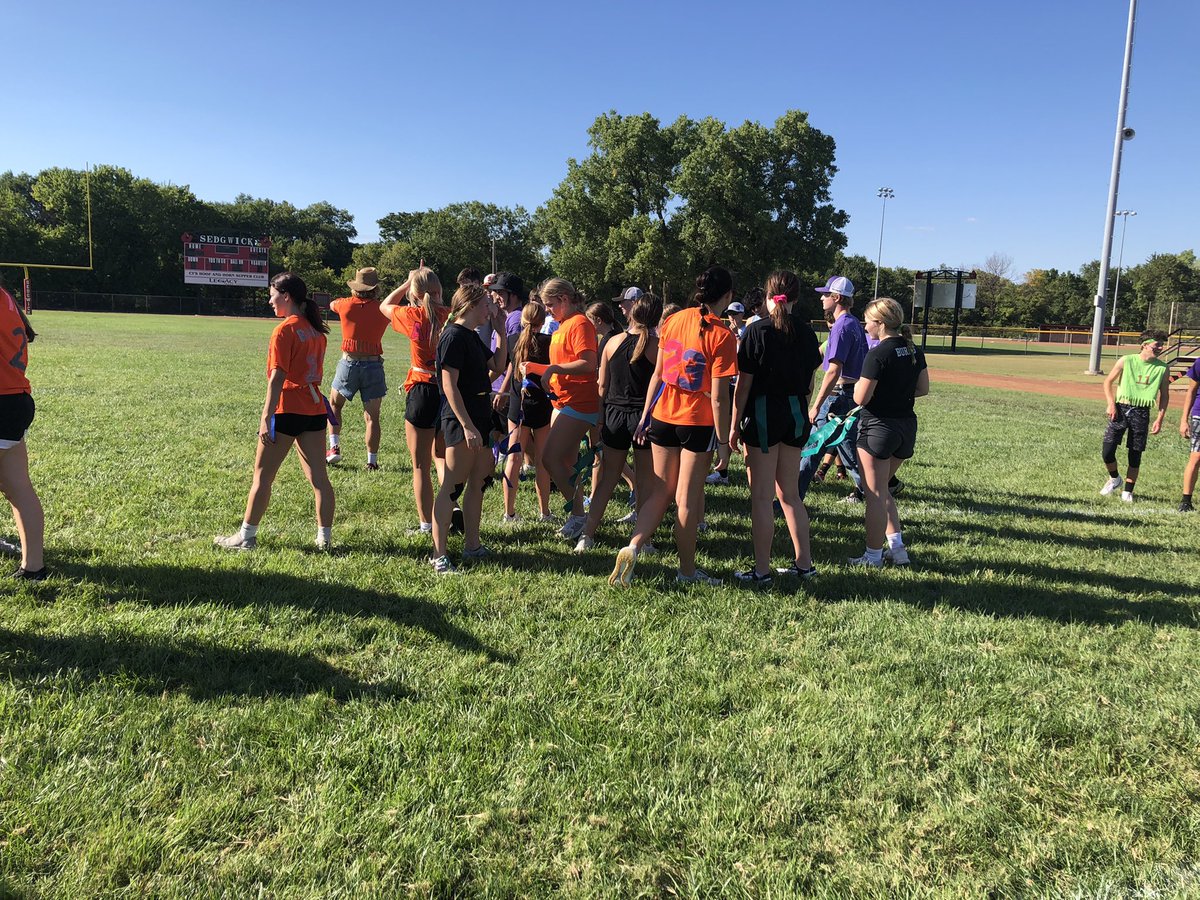 SHSCardsSTUCO's tweet photo. Seniors win Powderpuff SHS 2022 homecoming https://t.co/DbMHVrEiME