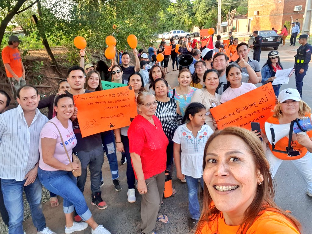 edithortizg's tweet photo. COMO HACE AÑOS, EN DEFENSA DE LOS ANIMALES EN PARAGUAY ESTAMOS LOS ANIMALEROS UNIDOS 🐾DEFENDIENDO LA VIDA 🇵🇾 manifestación en repudio a los dichos por el "pastor" Duarte ..  Quienes trabajamos 365 días con 🐕🐈 desde hace años, queremos respuestas. No para la 📸 @perdidospy https://t.co/Jn4SVjCuyJ