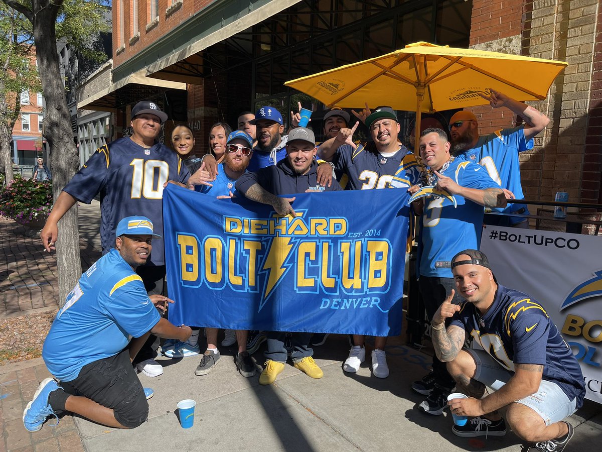 dhbcdenver's tweet photo. Out here in bronco country @dhbcdenver @dhbc @NicholasTroy10 @arellanoajohn @DenverBoltz #ftr https://t.co/m0wYphc8cP