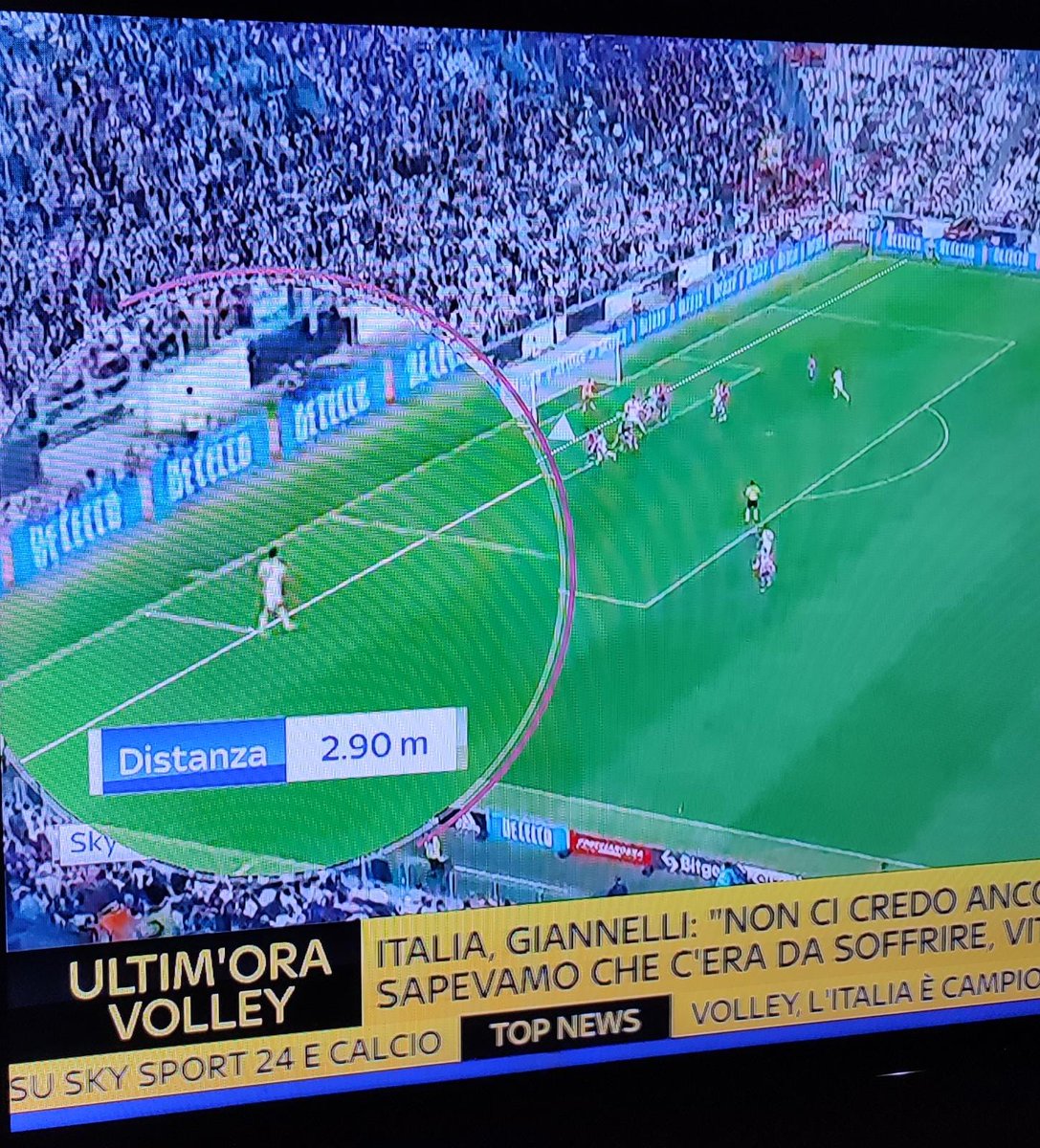 Bonucci in gioco di MEZZO METRO