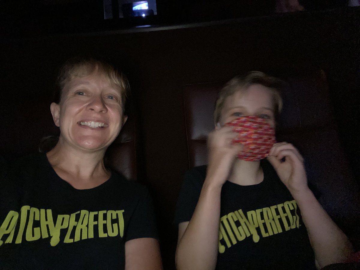 AmyP91402's tweet photo. Twinning with my daughter today at the 10th anniversary showing of Pitch Perfect! @PitchPerfect @AnnaKendrick47 @TheRealAnnaCamp @ShelleyRegner @kelleyjakle @hanamaelee @SkylarAstin @EsterDean @AlexisKnapp https://t.co/vWxFZrKMzb