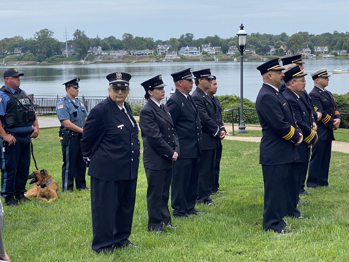 rbmsROCKETS's tweet photo. Thank you RB Parks and Recreation for facilitating a touching tribute to those that gave the ultimate sacrifice on 9/11/2001 and after. Ty to our RBMS 8th grader for participating in the ceremony by sharing a poem. We will never forget. @RedBankSup @DreamBigRB @RbmsVp #RBBisBIA https://t.co/5vs02dl442