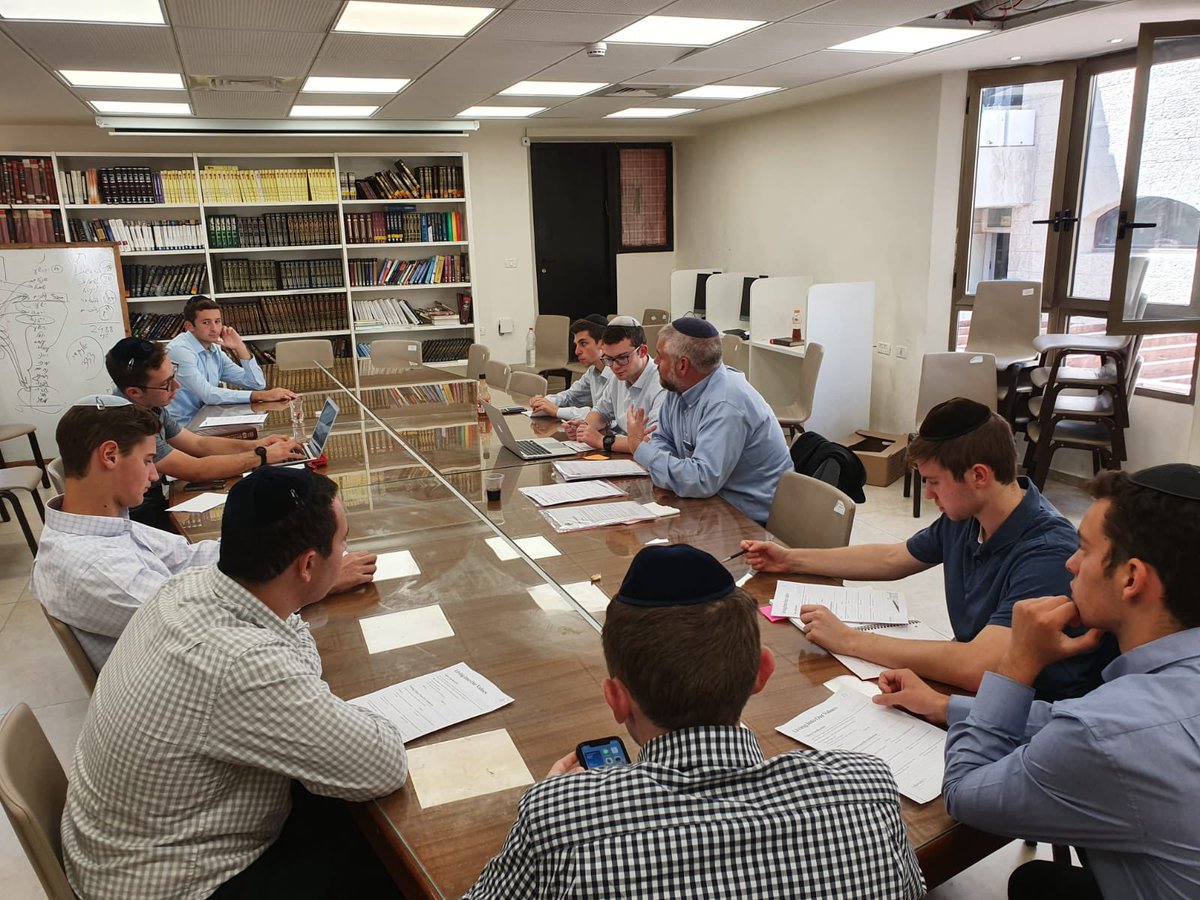 YHBFLeadershipP's tweet photo. #seminaroftheweek 

“Courage is not a G-d given gift. It’s a skill and a muscle one needs to learn, develop, and build.” 

- Rav Cutler 

#vulnerabilities #values #daretolead https://t.co/wFUrCwf9eK