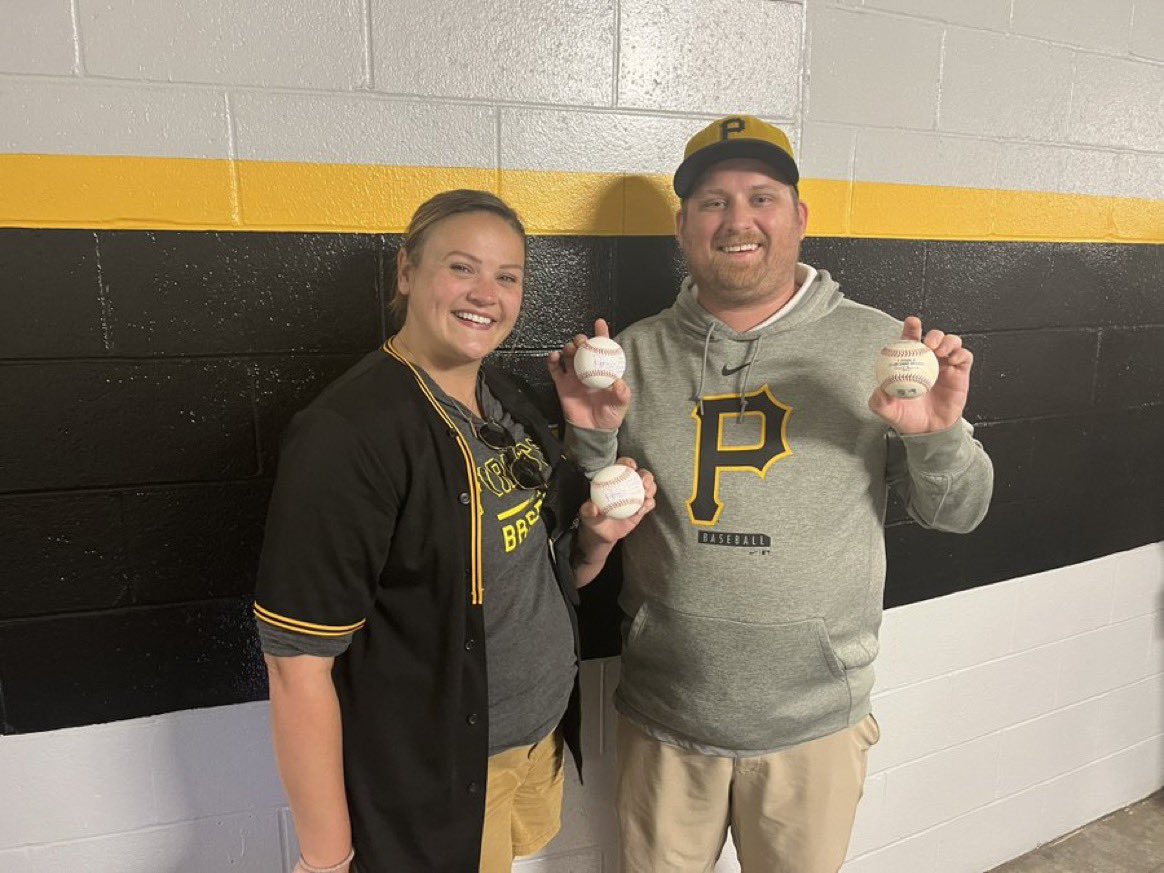 Matt and Samantha Brown caught Albert Pujols’ 697th home run. When they met with him to give the ball back, he found out Samantha's father passed away a year ago today. He told them keep the ball and said would mean more to her than to him (via @jmjones)