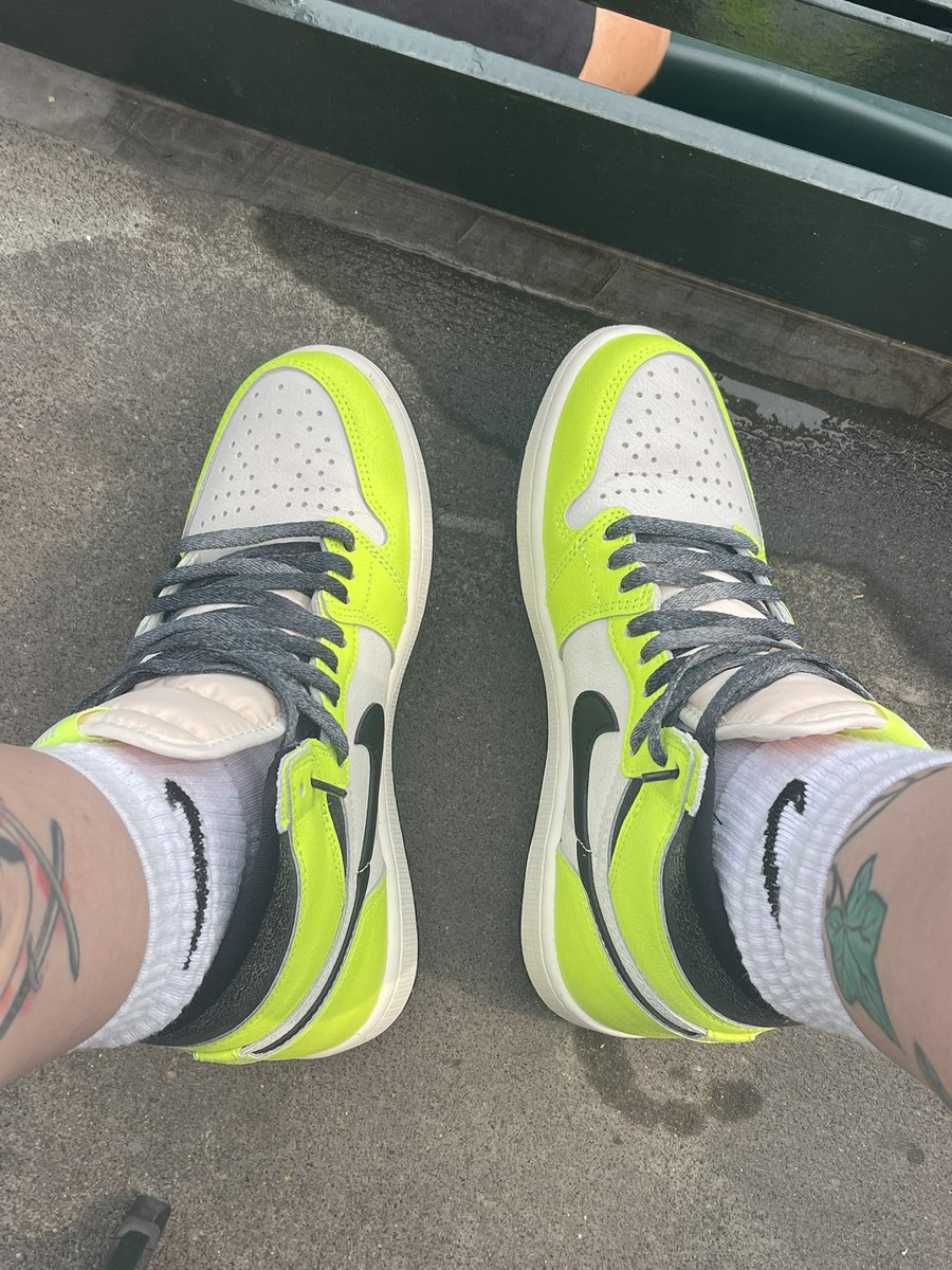 jamescara75's tweet photo. #kotd first time outside the house with these bad snkers. Ya know I had to match.. 😉 also first time w/ the hat 🧢 #standout #imnotnormal #baseballgameready #gameready https://t.co/e88Ah0oF7U
