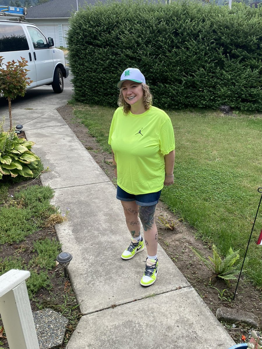 jamescara75's tweet photo. #kotd first time outside the house with these bad snkers. Ya know I had to match.. 😉 also first time w/ the hat 🧢 #standout #imnotnormal #baseballgameready #gameready https://t.co/e88Ah0oF7U