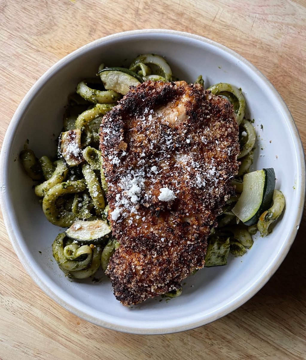 CauliCrunch's tweet photo. Zucchini Pesto &amp; Cauliflower Crusted Chicken made with Cauli Crunch! 📷 @irinisarina on Instagram https://t.co/GICnMc5qM4
