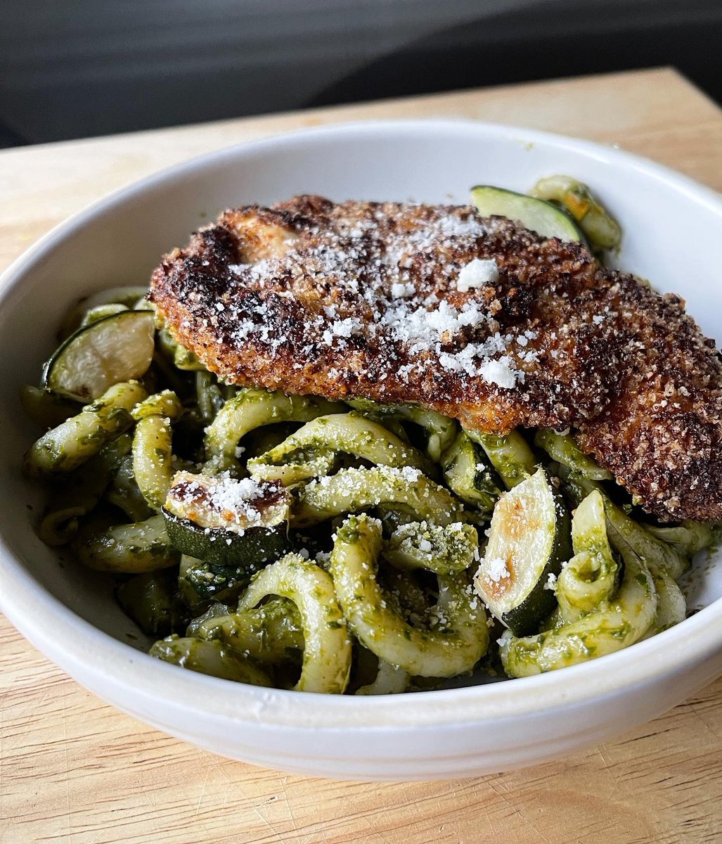 CauliCrunch's tweet photo. Zucchini Pesto &amp; Cauliflower Crusted Chicken made with Cauli Crunch! 📷 @irinisarina on Instagram https://t.co/GICnMc5qM4