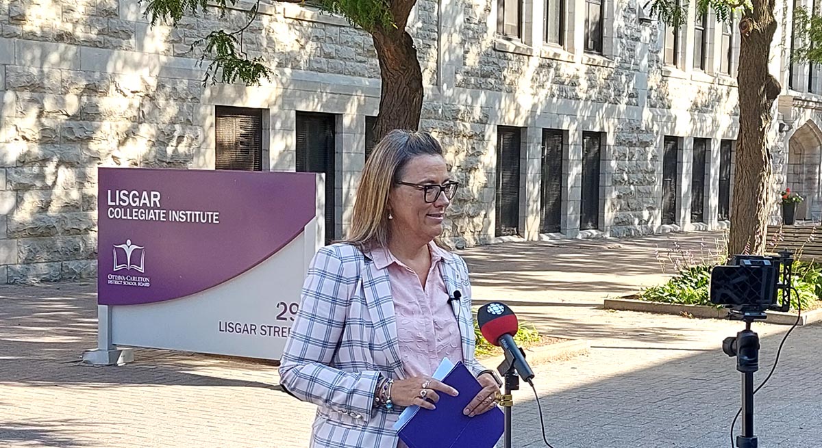 ottawalifers's tweet photo. Frontline education workers in #ontariosecondaryschools deserve "fair wages," says #OSSTF President Karen Littlewood. 
👉https://t.co/I9Tlo5uTKb 

#OntEd #OnPoli #FEESO  #NoCutsToEducation #EdFacts #fairwages https://t.co/jku0p7Tq8T