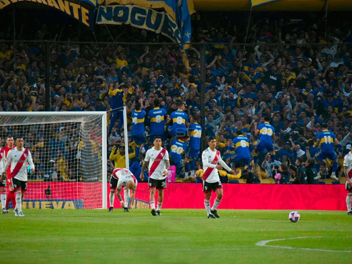 francoff92's tweet photo. El que toca el piso es un descendido:
- https://t.co/hosMMNoZ3Z
