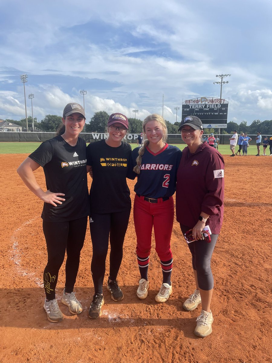 LilyMiller2024's tweet photo. Had an amazing time at the @Winthropsoftbal camp yesterday. A huge thank you to all the coaches for having me and I learned a lot! #rockthehill #GoEags @CoachWThees @ansley_gilstrap https://t.co/QwNzMevQZY