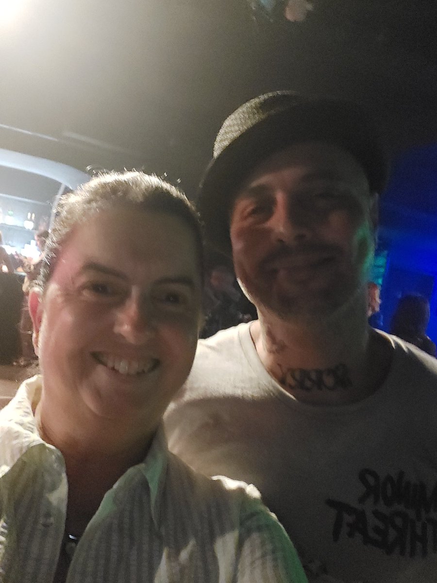 GayleMansfield's tweet photo. @scottsorry Absolutely brilliant night tonight and an outstanding performance from this guy!  Glad to see you back in the UK! https://t.co/LFiiOYeh4F