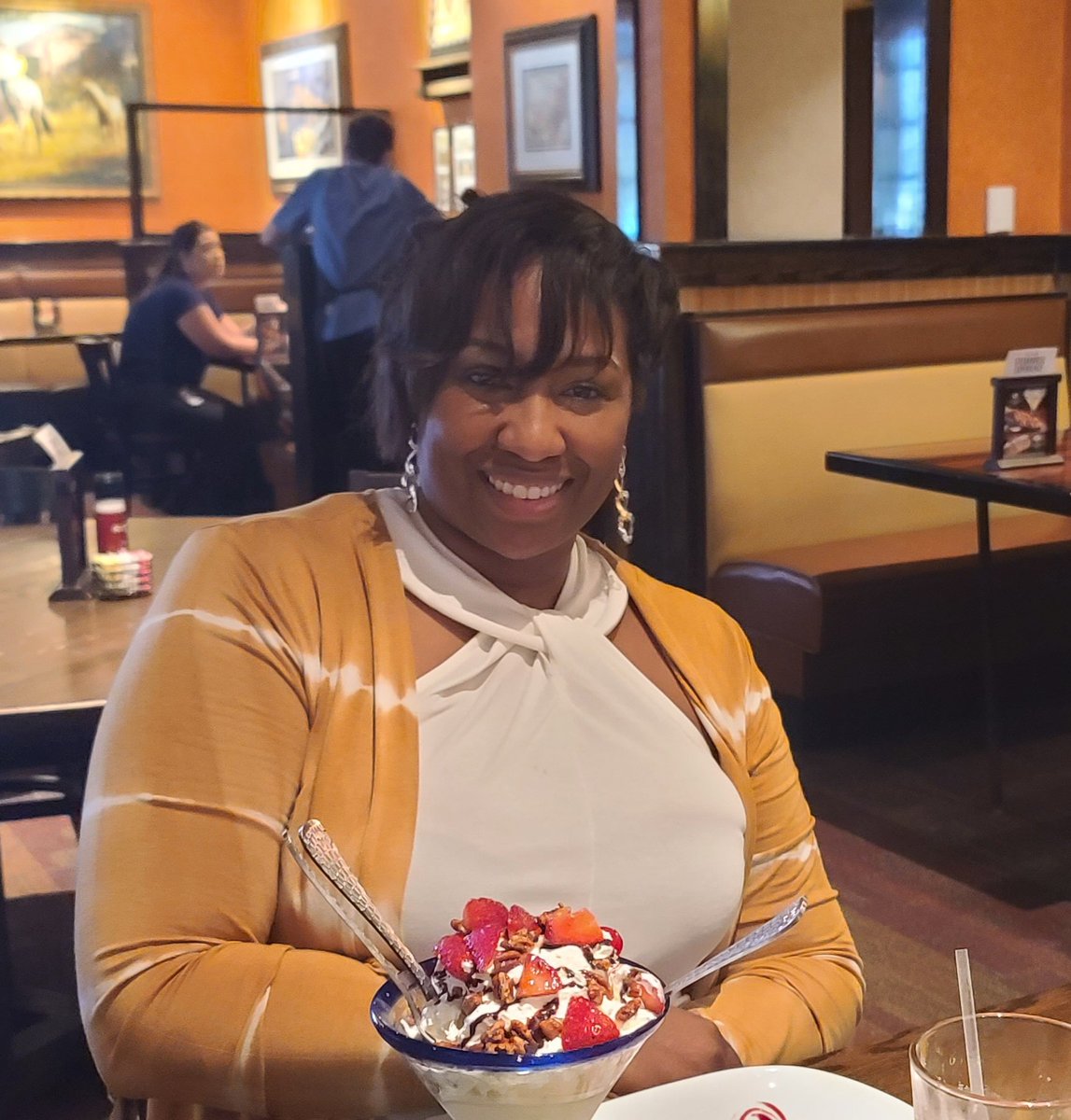 CoachBibles's tweet image. Happy 45 to me!! #9/11🎂🎈🎁🎉 #Chapter45