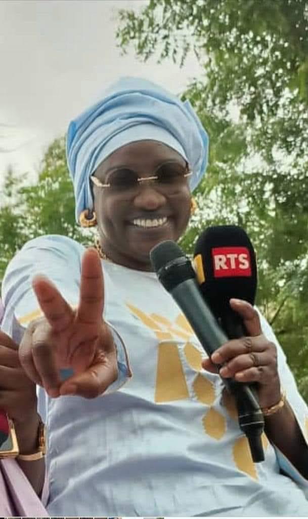 vitousamb's tweet photo. Je suis MIMI
Pour la première fois dans l'histoire  du Sénégal une femme Présidente de L'assemblée et pas la moindre 
Quallah soubhana wa talah excausse  nos vœux amine https://t.co/XZ4MAz5ZVk