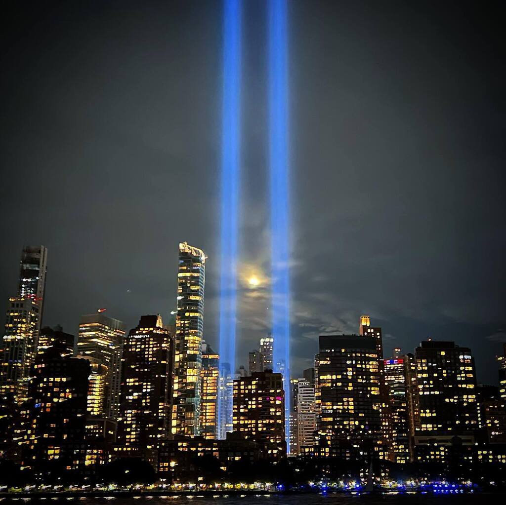 visualmerc's tweet image. September 11, 2022 at 05:42PM view from the Hudson last night 🌕
#remember #911 #worldtradecenter #nyc #fullmoon instagr.am/p/CiYcXYNL0Dj/