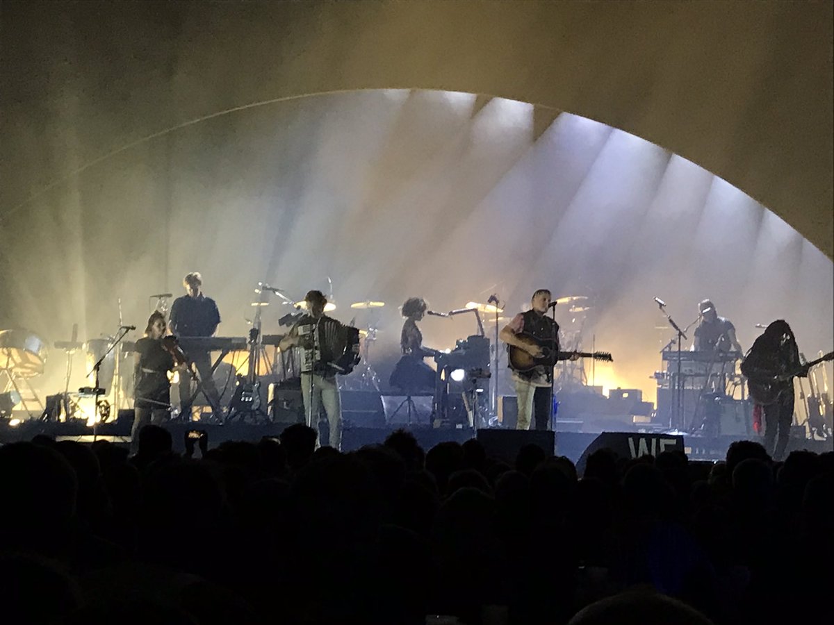 rock_inpop's tweet photo. Un @zenithdelille qui brûlé de mille feux ce soir grâce à @arcadefire #arcadefire enfin le concert lillois qu’on attendait tant, donnant la part belle au petit dernier #we, sans oublier les classiques qui ont forgé la légende sur scène de Win, Régine and co. Un moment inoubliable https://t.co/QeBmk4vuC3