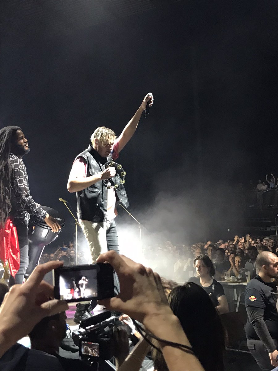 rock_inpop's tweet photo. Un @zenithdelille qui brûlé de mille feux ce soir grâce à @arcadefire #arcadefire enfin le concert lillois qu’on attendait tant, donnant la part belle au petit dernier #we, sans oublier les classiques qui ont forgé la légende sur scène de Win, Régine and co. Un moment inoubliable https://t.co/QeBmk4vuC3