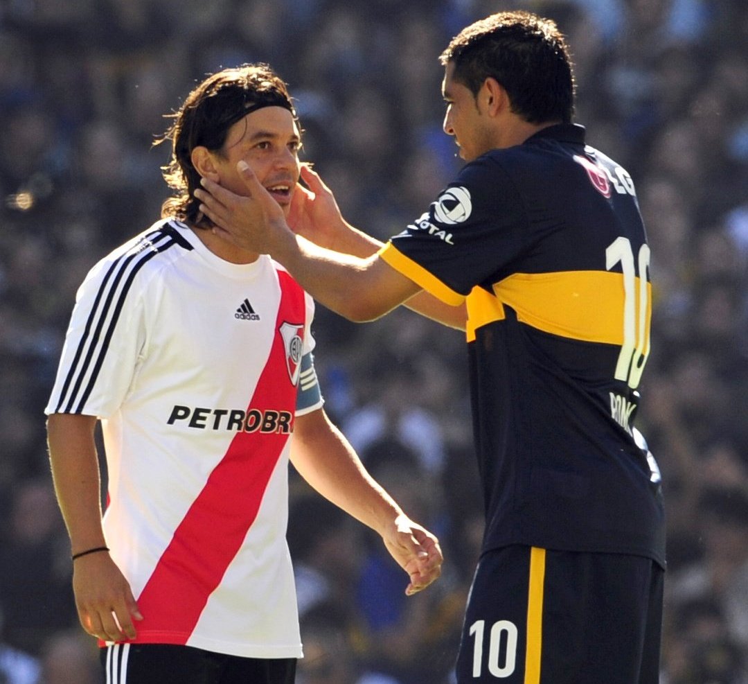 DOCTOR, IT IS AN URGENCY 🚨🚑
MY FROGG IS GAGÁ 🐸👴, QUE SUFRE? 😭

→ Salió a jugar con línea de 5 🤏🤏
→ 1/7 clásicos ganados vs Riquelme ☠️📉
→ 2 tiros al arco en 90' ❌🥅
→ 30M gastados para perder contra Beto Briasco 💸📈

👨‍⚕️ Diagnóstico: Melanofobia (miedo al Negro) 😱🧑🏿