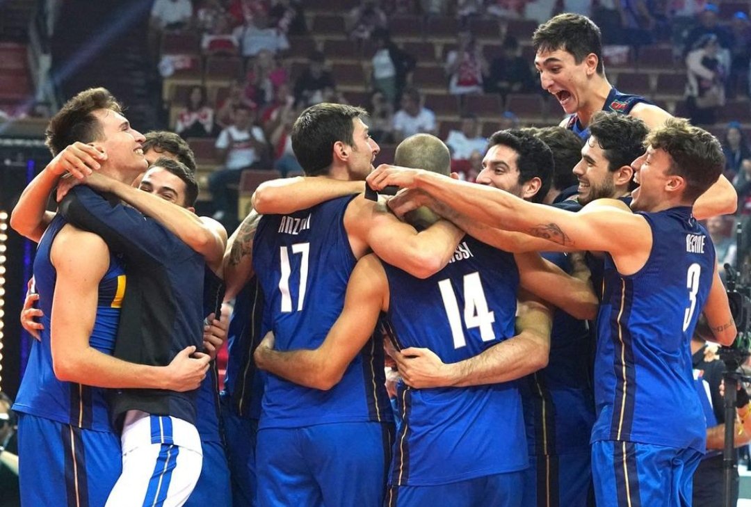 angtds8's tweet photo. 20/09/2021 europeo
11/09/2022 mondiale
che dire ragazzi,campioni del mondo.
grazie ❤️🇮🇹
#italvolley #Volley #volleyballworld https://t.co/ximbHaciMb