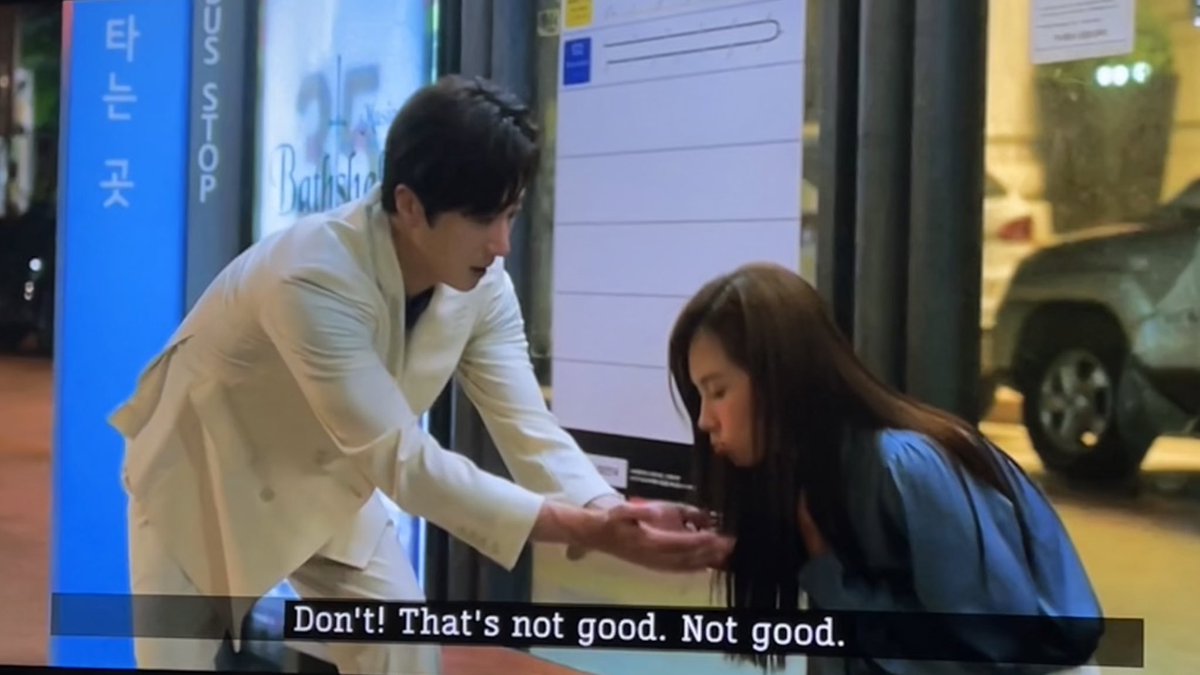 LostInADrama's tweet photo. Why was he holding out his hands? Was he planning on catching her throw up? 🤢

#GoodJob
#GoodJobEp5 https://t.co/WuDzl5DICI