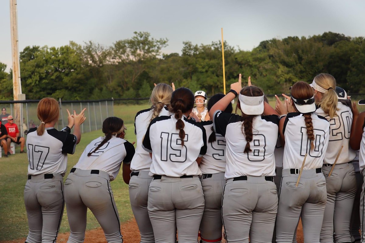 taylor78216911's tweet photo. Love my girls!! Played like a team this
weekend and we had a blast! Multiple
home runs by the Lady Bears! Let's stay hot and keep our goal in mind #BFND https://t.co/9mjzu9UC2j