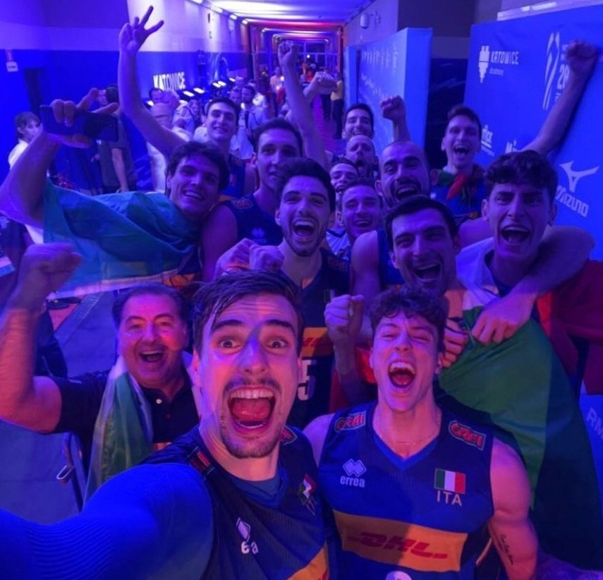 itsmichela__'s tweet photo. LA BELLA ITALIAAAAA ❤️ #italvolley https://t.co/g9Eb3VIaih