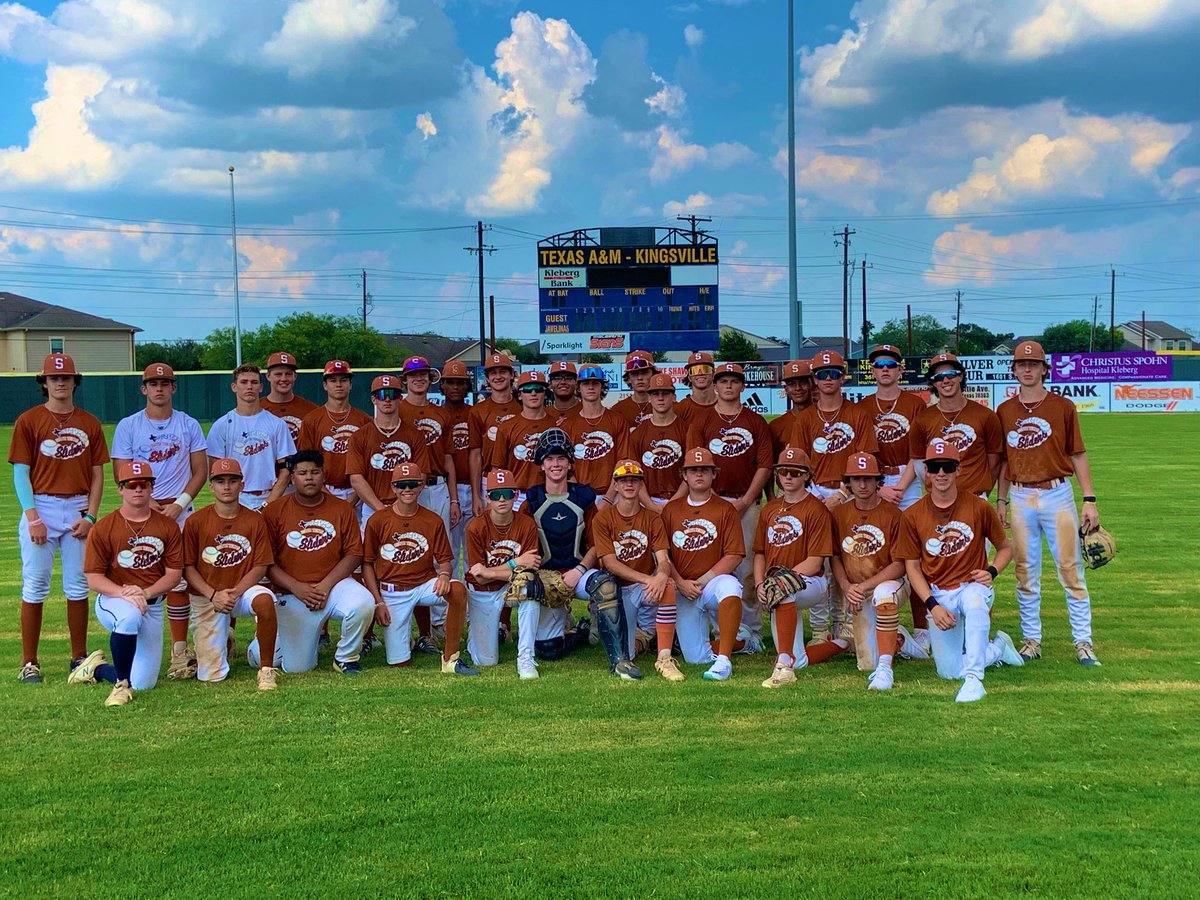 CoachFlores09's tweet photo. Thanks to @stsliders for joining us today for the start of our fall camps. Top notch organization run by a great group of coaches. Tons of talented players that we will definitely continue to keep ours eyes on. @GonzalesCamps https://t.co/bUXIyLg8w3