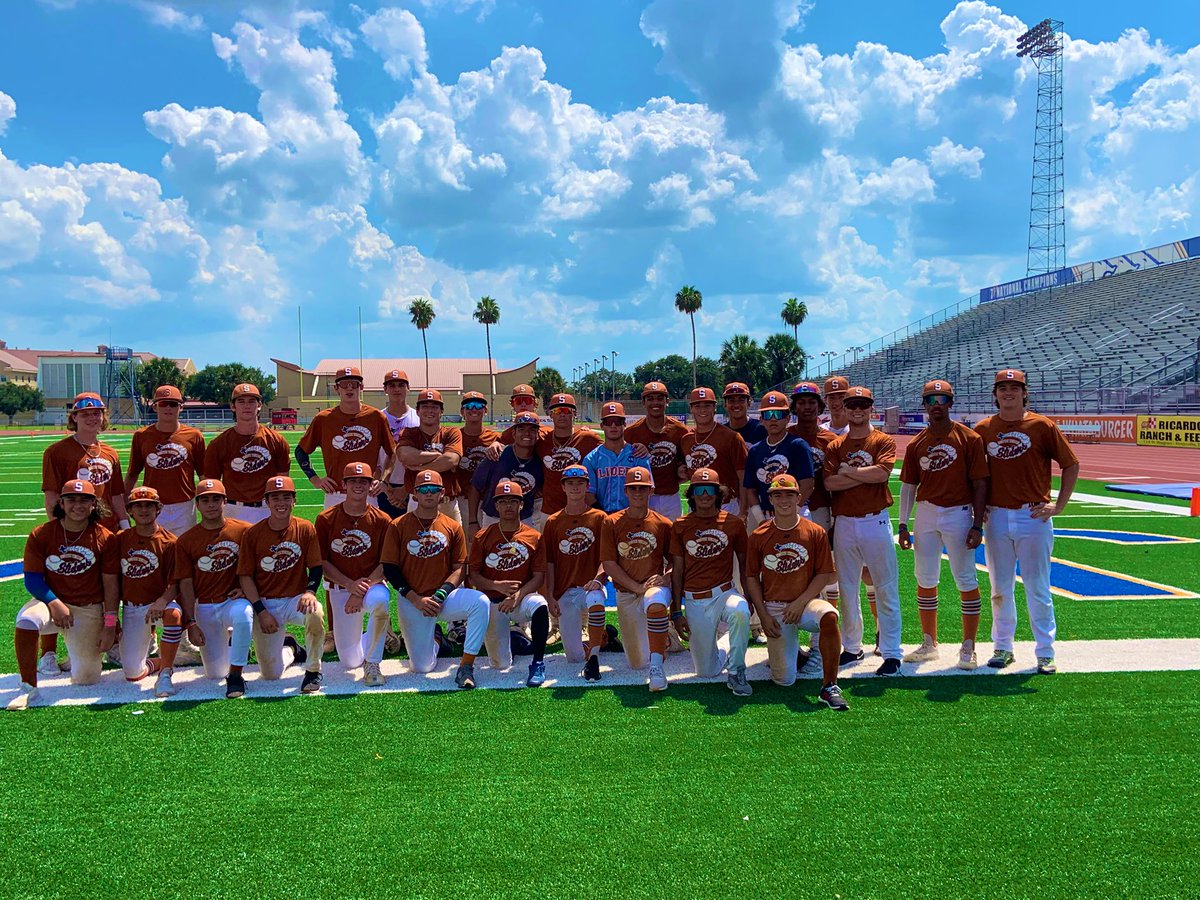 CoachFlores09's tweet photo. Thanks to @stsliders for joining us today for the start of our fall camps. Top notch organization run by a great group of coaches. Tons of talented players that we will definitely continue to keep ours eyes on. @GonzalesCamps https://t.co/bUXIyLg8w3