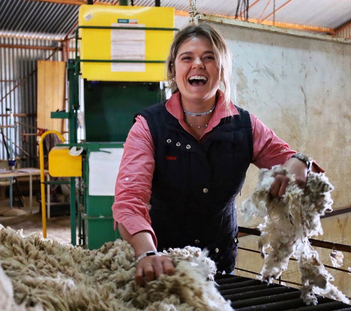 Mondays reminder to love what you do and do what you love ❤️🤍🐑 #lovewool