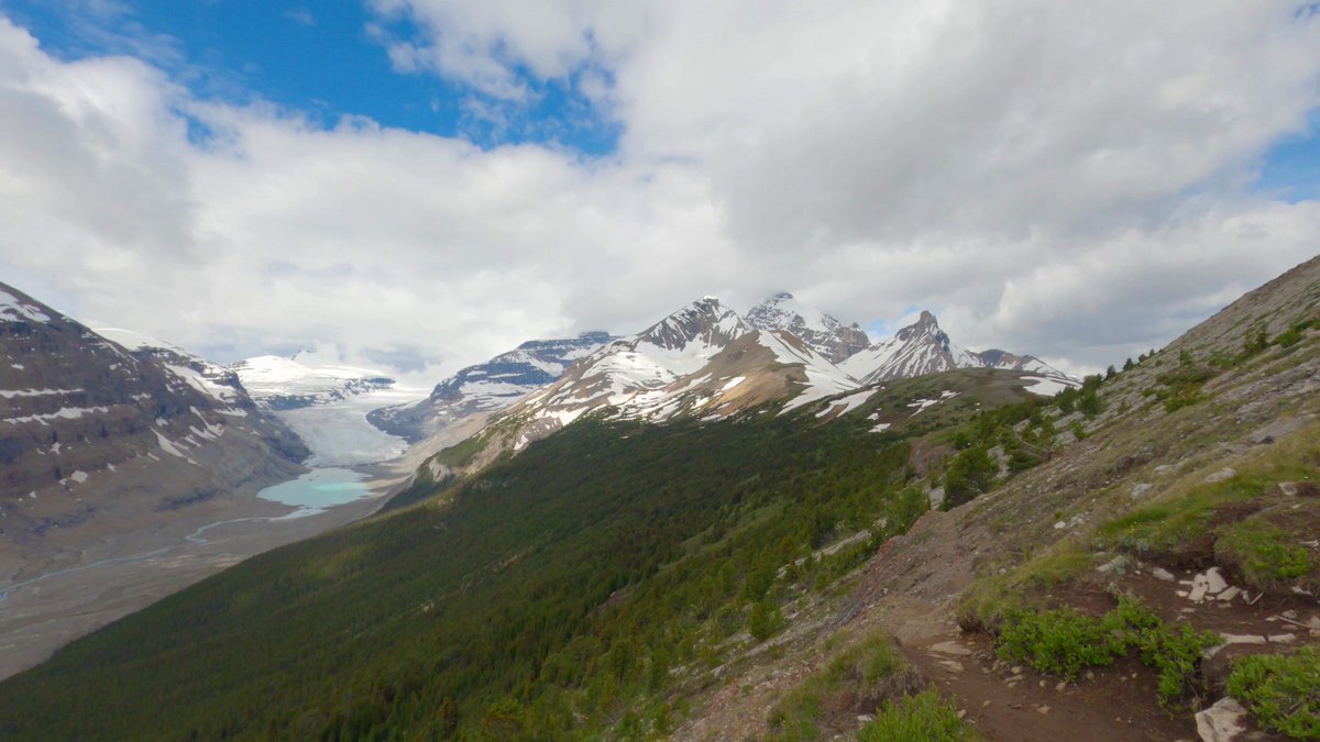 hikervibes's tweet photo. I took a walk out to Parker Ridge and almost got blown off the top from the extreme wind! Beautiful views though. Here's the full hike! https://t.co/mgagE4w3My

#explorealberta #hiking #mountainviews #getoutside #ParksCanada https://t.co/QmUBCRmHkj